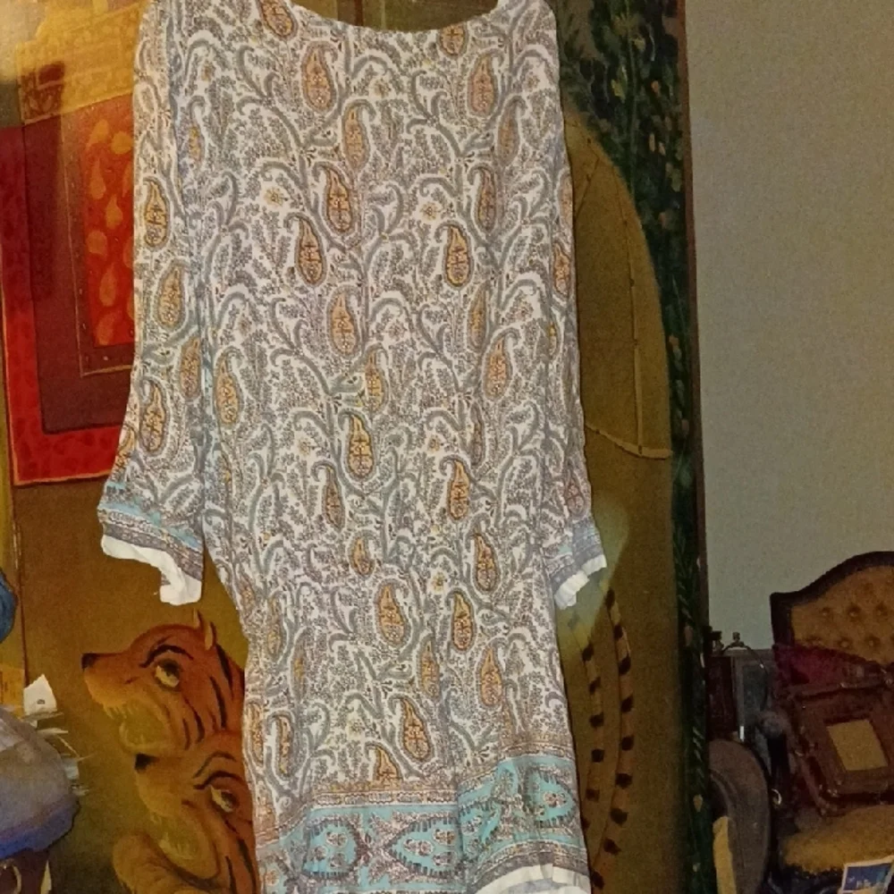 Adorable Chelsea & Violet Paisley Blouse in Blue and Cream - Picture 6 of 7